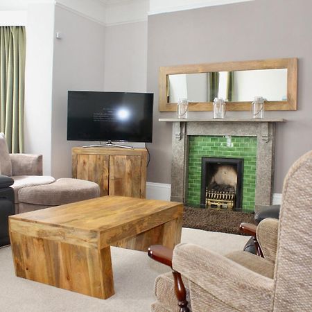 Tidesreach Filey, Sleeps 13, Close To Beach Kültér fotó