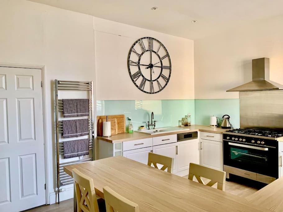Tidesreach Filey, Sleeps 13, Close To Beach Kültér fotó